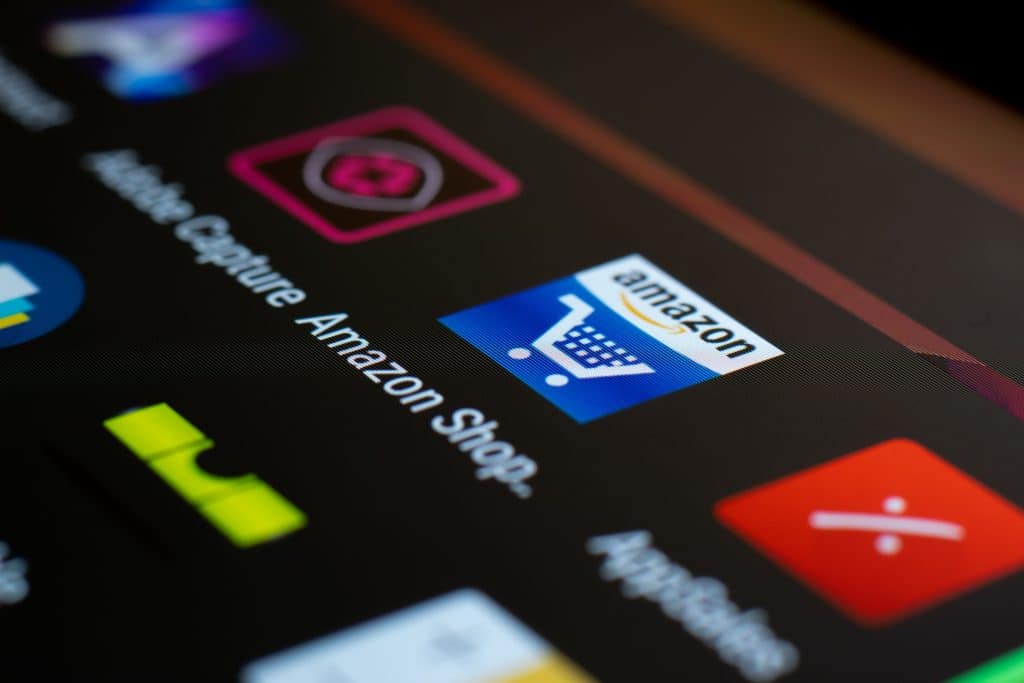 An image showing a number of apps on a mobile screen with main focus on the Amazon shopping app